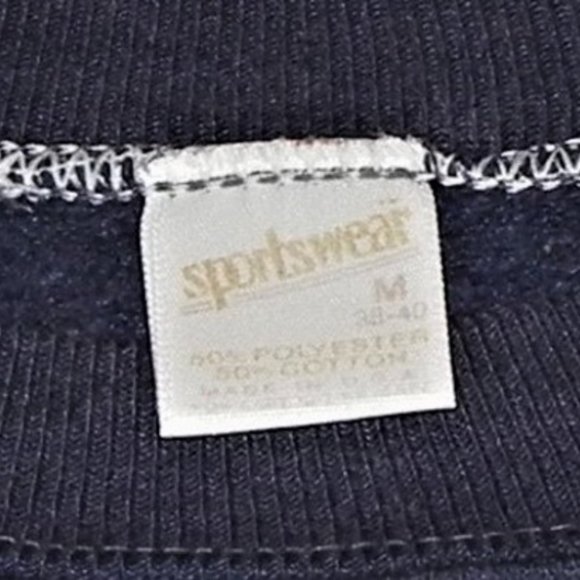 SPORTSWEAR Vintage Navy Blue Pullover Sweatshirt w/ Winter Motif ~ Medium - Picture 3 of 3